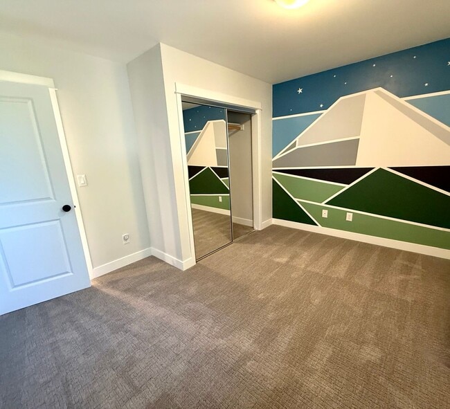 Building Photo - 4 Bedroom Home in Awbrey Butte Neighborhood – Unfurnished, Short Lease