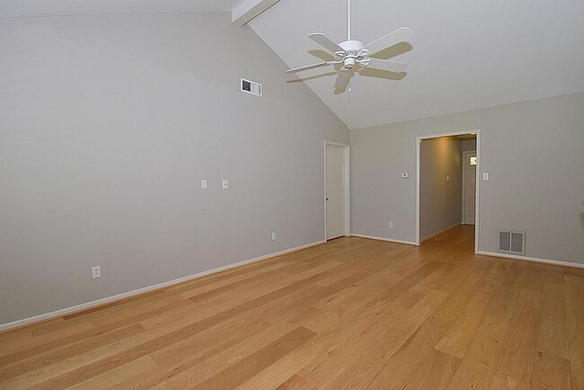 Building Photo - 5902 De Lange Ln