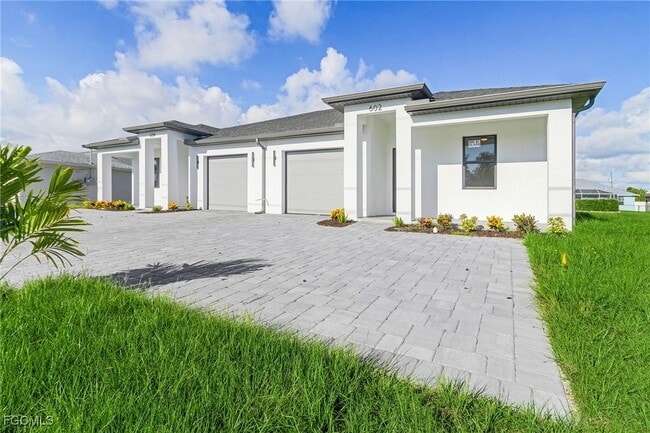 Building Photo - 602-604 SW 8th Pl