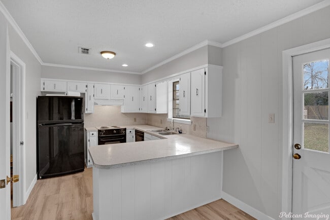 Building Photo - 11122 Parkside Dr