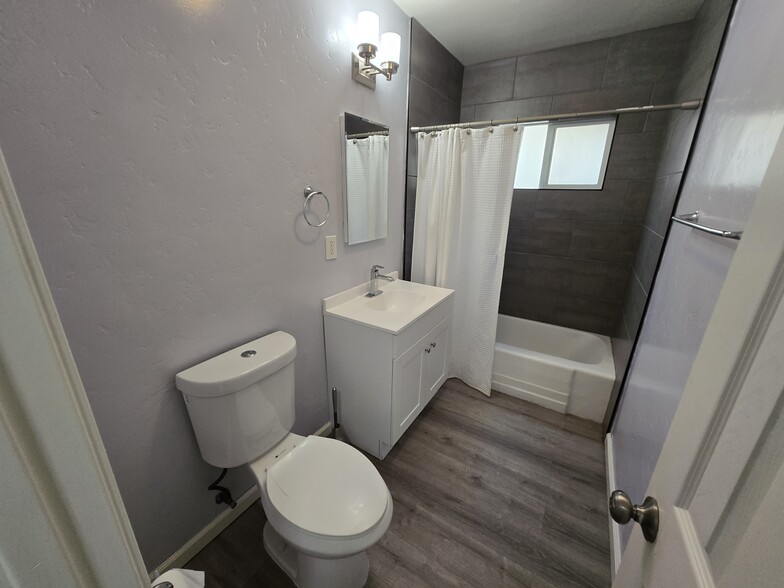 Building Photo - 229 S 36th St