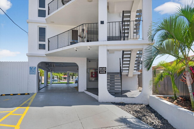 Building Photo - 8125 Crespi Blvd