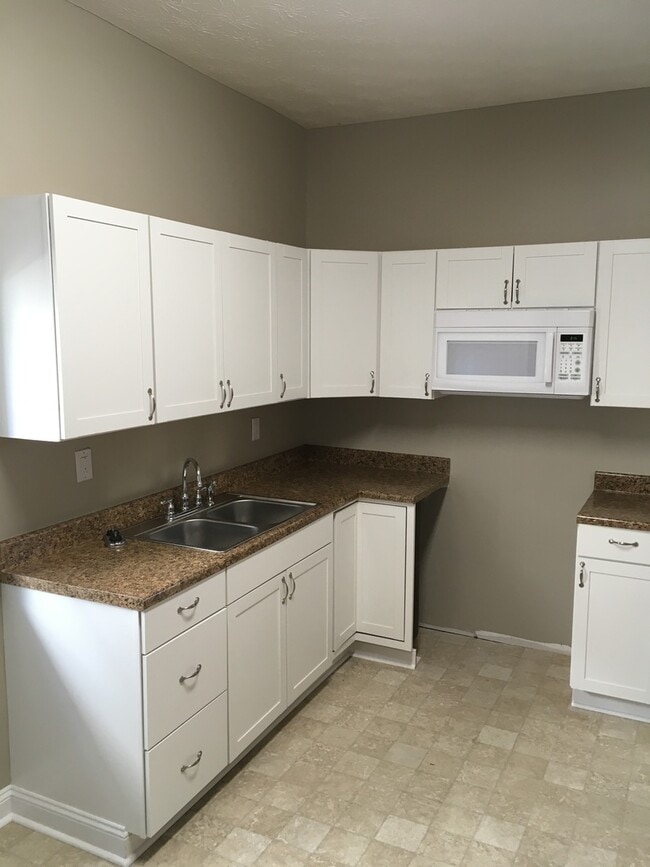 Building Photo - 4bdrm 1ba House for Rent $975 Central Heat & Air