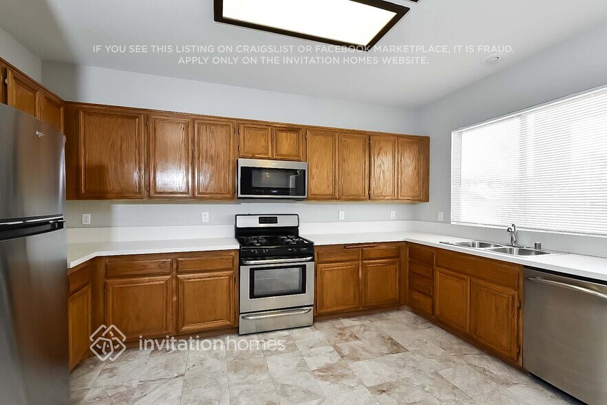 Building Photo - 904 Agave Ave
