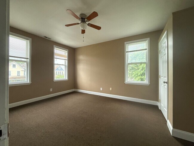 Building Photo - 3012 White Ave