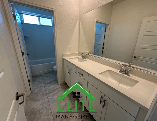 Building Photo - Spacious 5-Bedroom Home with Private In-Law Suite in Desirable Natomas Location