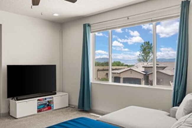 Building Photo - Like New Los Lunas Home!