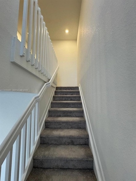 Building Photo - 635 SE 13th St Cir