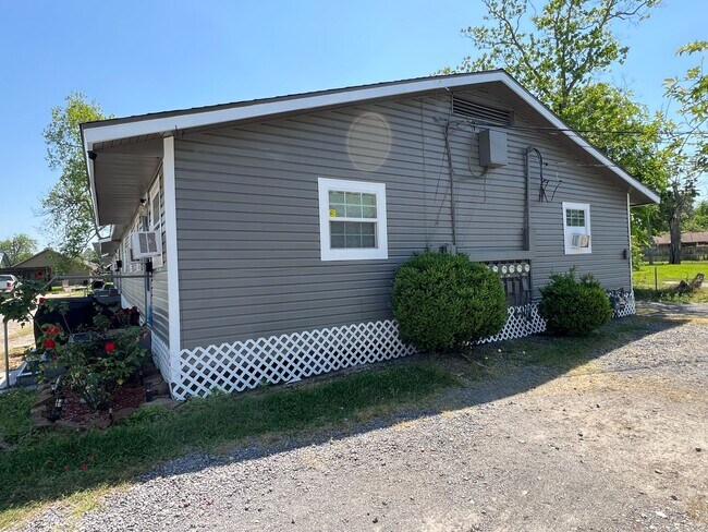 Building Photo - 2405 Franklin St