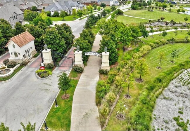 Building Photo - Beautiful 4BR/3BA Highland Home for Rent i...