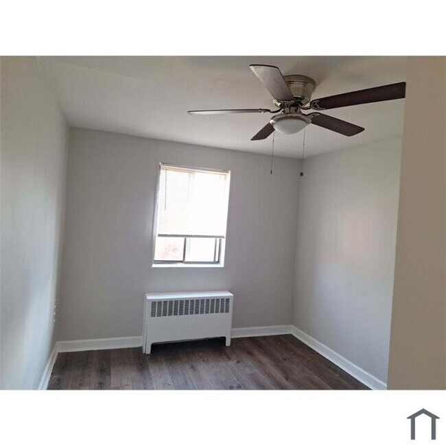 Building Photo - Affordable 2-Bedroom Apartment in Southwes...