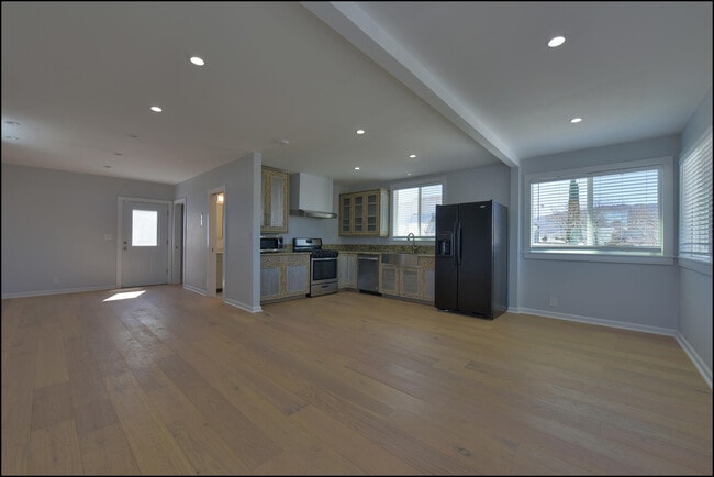 Building Photo - 4326 Manchester Ave