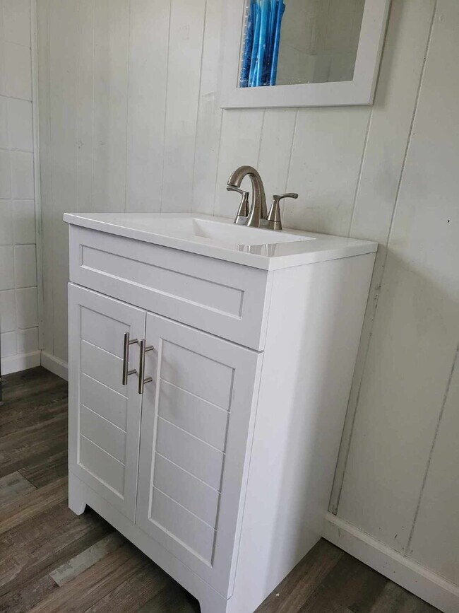 Building Photo - 2/1 located in Leakesville