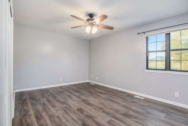 Building Photo - Beautiful Townhouse in Smithville!! 2BR/1.5BA  Move In Ready