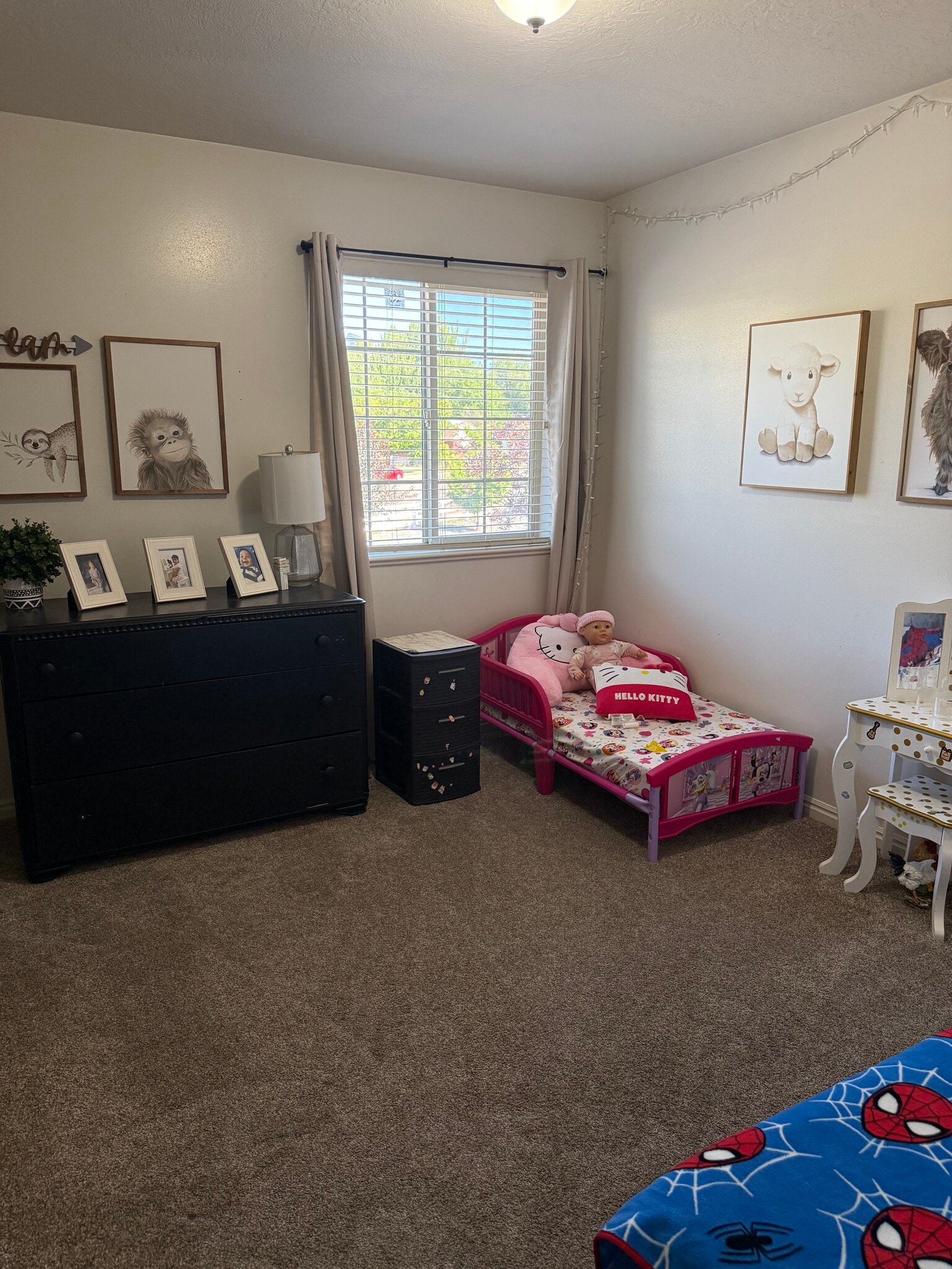 Guest bedroom 1 - 3835 S Main St