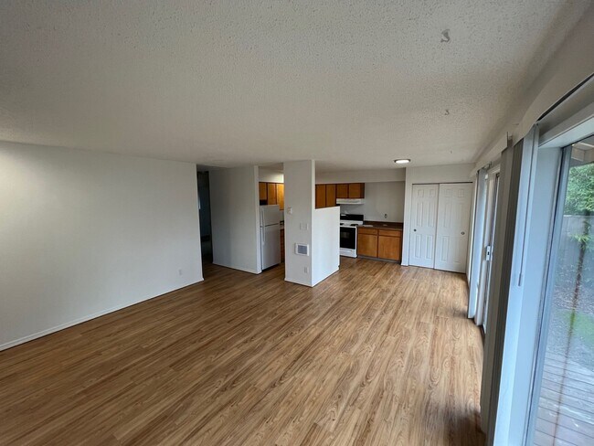Building Photo - Townhouse in Tigard $1575 + utilities