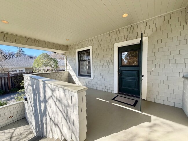 Building Photo - 3 Bedrooms, 2 Bathrooms Saint Helena Charm with Modern Conveniences