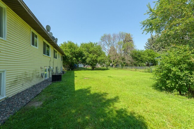 Building Photo - 6124 73rd Ave N
