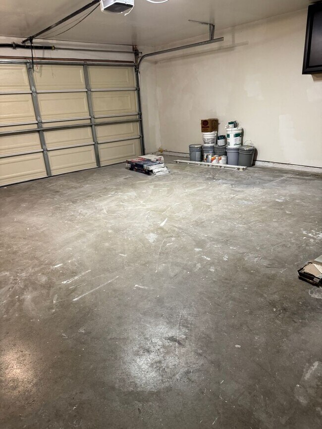 Building Photo - Apple Valley- Four Plex- 2 Bedrooms, 2 Bat...