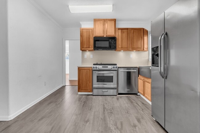 Building Photo - 5246 N Gareloch Ave