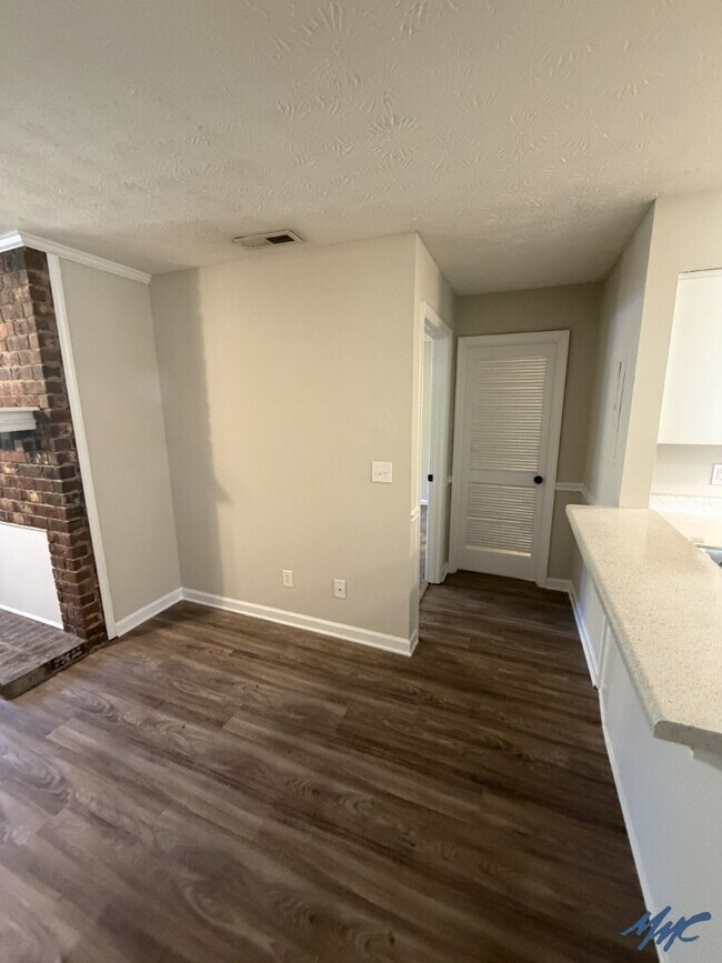 Building Photo - 1248 Hamilton Dr