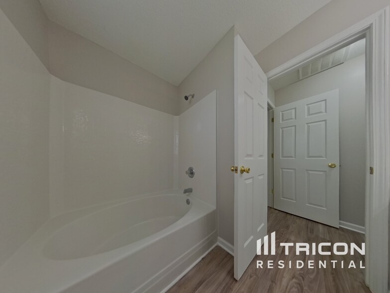 Building Photo - 6 Killian Grn Ct
