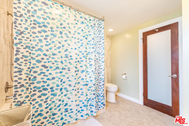 Building Photo - 16811 Escalon Dr