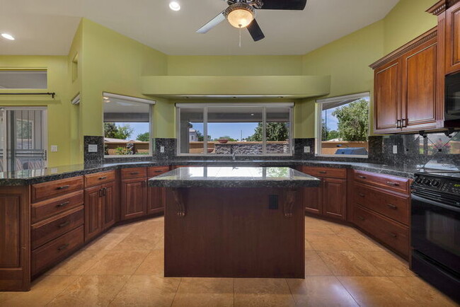 Building Photo - 1307 E Treasure Cove Dr