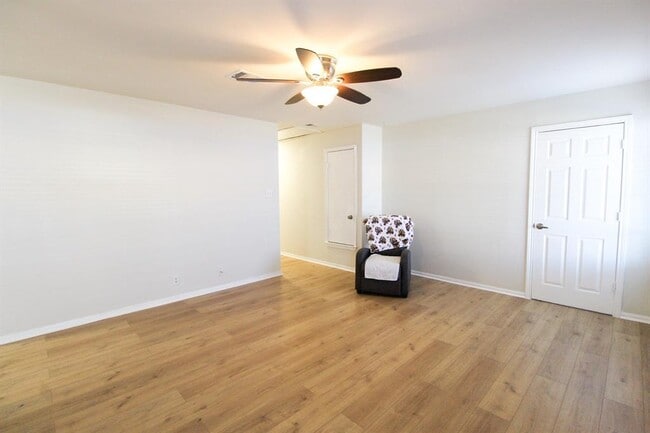 Building Photo - 6907 Stonleigh Pl