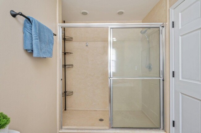 Building Photo - 422 Shoal Lake Dr