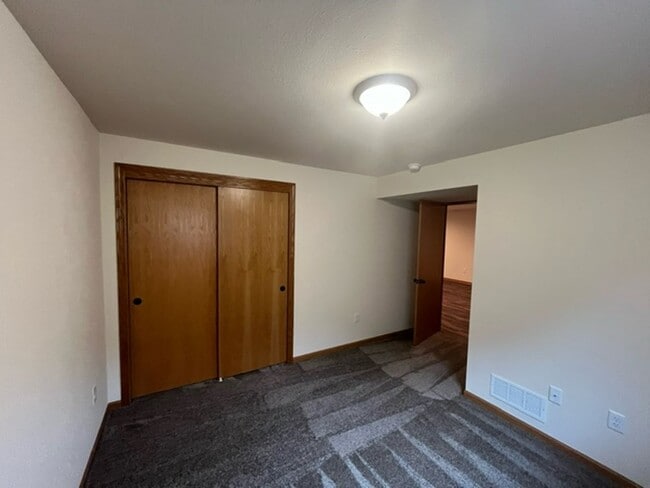 Building Photo - 519