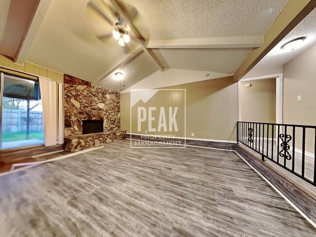 Building Photo - $2000! Large 4 Bed 2 Bath in ARLINGTON! TOUR NOW, 2 Year lease minimum!