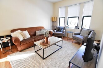 Building Photo - 953-959 W. FLETCHER / 3115-3121 N. SHEFFIELD