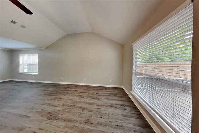 Building Photo - 25830 Richards Rd