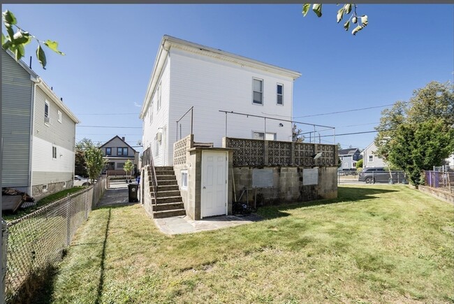 Building Photo - 24 Blaine St