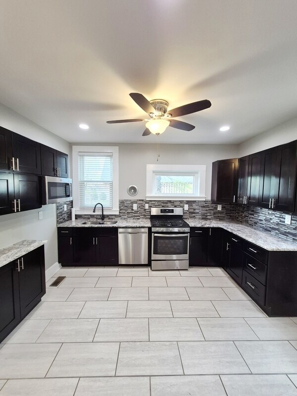 Building Photo - 2723 Fendall Ave