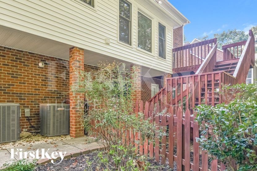 Building Photo - 205 Worthland Ct