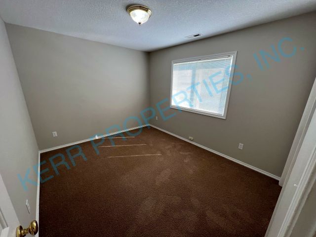 Building Photo - Charming 3 Bed/2.5 Bath Clackamas Home with 1846 sq ft - A Must-See Rental Property!