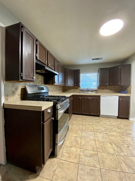 Building Photo - 2503 Ave G