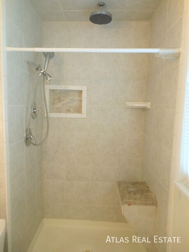 Building Photo - 5560 Yuba Way