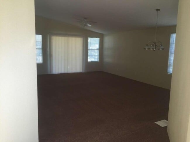 Building Photo - 2 bedroom in PHOENIX AZ 85041