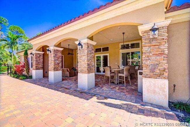 Building Photo - 151 Sword Fern Pl