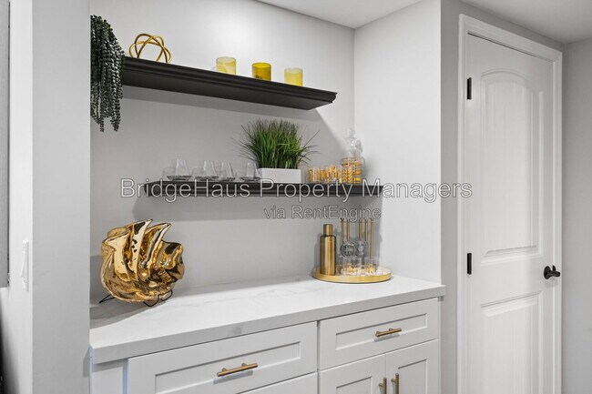 Building Photo - 2607 Pirineos Way