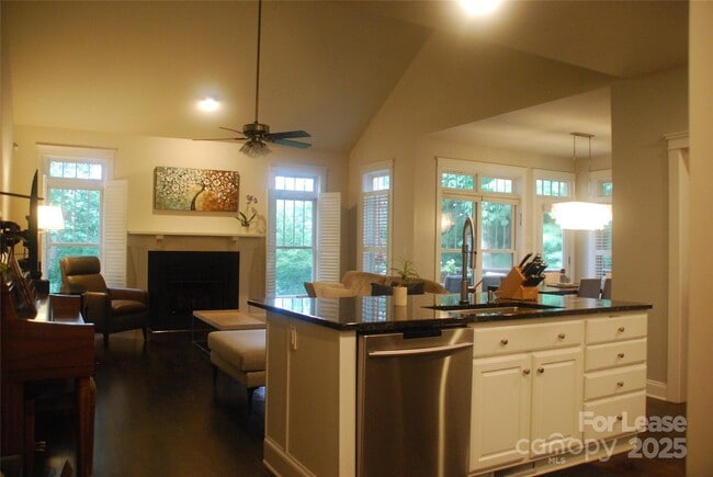 Building Photo - 14 Dianthus Dr