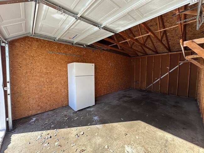 Building Photo - Noble Estates |||