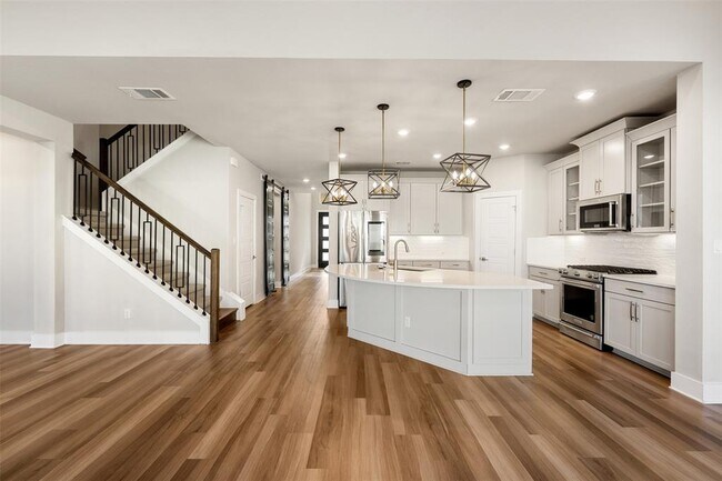 Building Photo - 2104 Prairie Oaks Dr