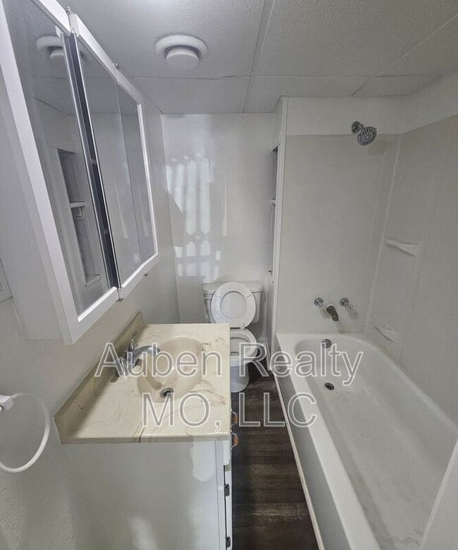 Building Photo - 16012 E T C Lea Rd