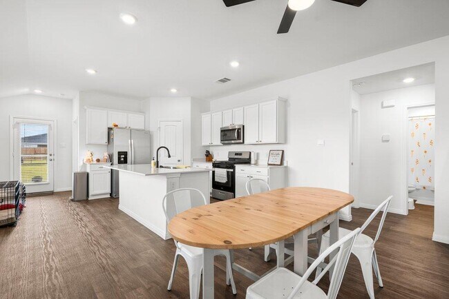 Building Photo - 151 Galanthus Ct