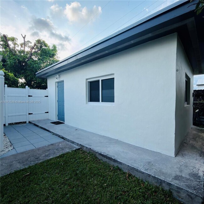 Building Photo - 1850 SW 73rd Court Rd