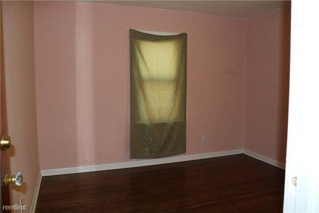 Building Photo - 2 br, 1 bath House - 83 Britton Road